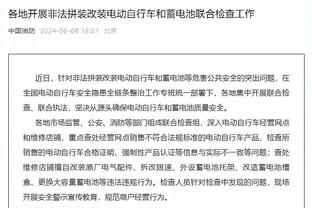 贝林厄姆和母亲马德里逛街被众多球迷包围