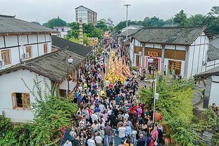 麻烦了！霍姆格伦开场五分钟内两犯 被杰林-威廉姆斯换下